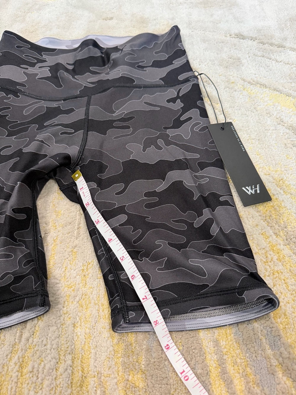 Wear It To Heart Kurt Reversible Black Line Camo Biker Shorts M NWT - Picture 6 of 9